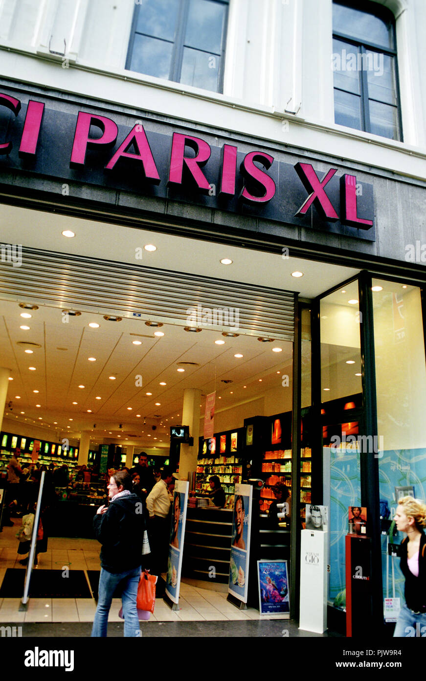 ICI Paris XL store on Antwerp's shopping avenue "De Meir" (Belgium,  21/05/2004 Stock Photo - Alamy