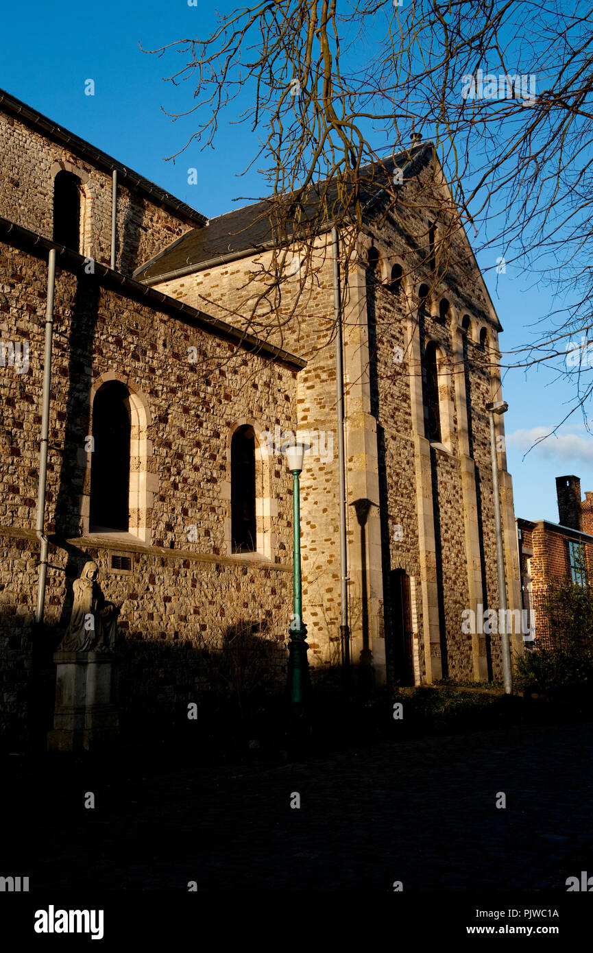 Romaanse kerk hi-res stock photography and images - Alamy, image size:865x1390