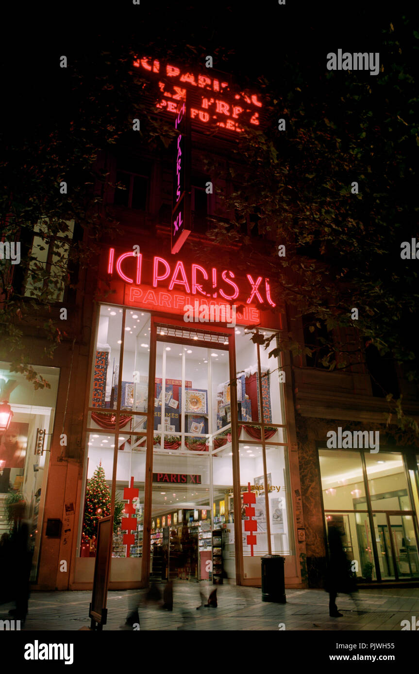 Night view of the Ici Paris XL perfume shop at the Porte de Namur, Brussels  (Belgium, 15/11/2004 Stock Photo - Alamy