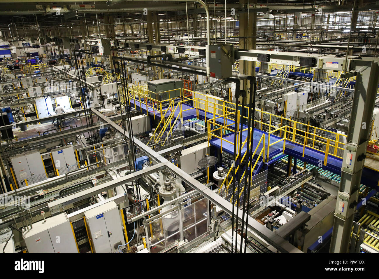 New York, USA. 21st Aug, 2018. Glass production lines are seen at the