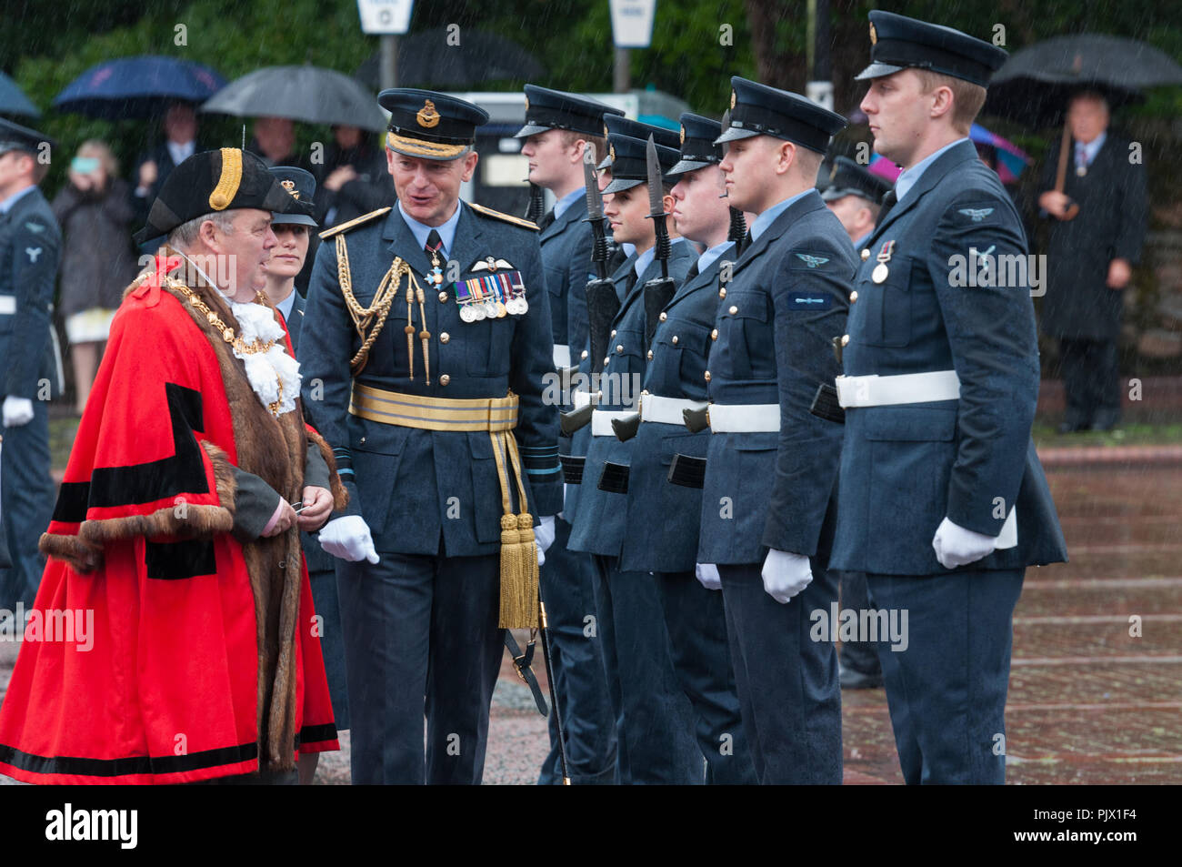 Raf group captain in uniform hi-res stock photography and images - Alamy