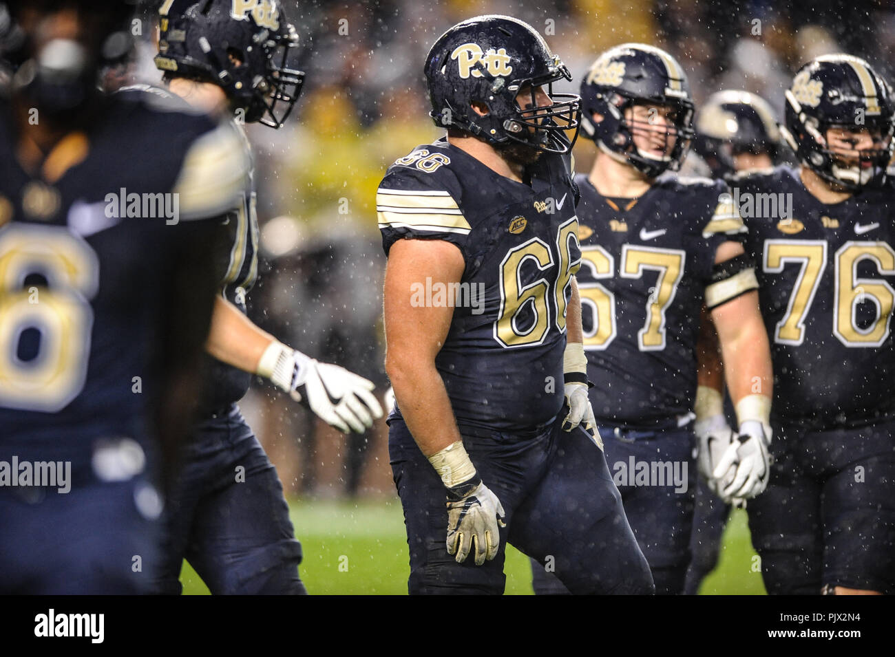 September 8th, 2018: Pitt #8 Kenny Pickett during the Pitt Panthers vs Penn  State game at Heinz Field in Pittsburgh, PA. Jason Pohuski/CSM Stock Photo  - Alamy