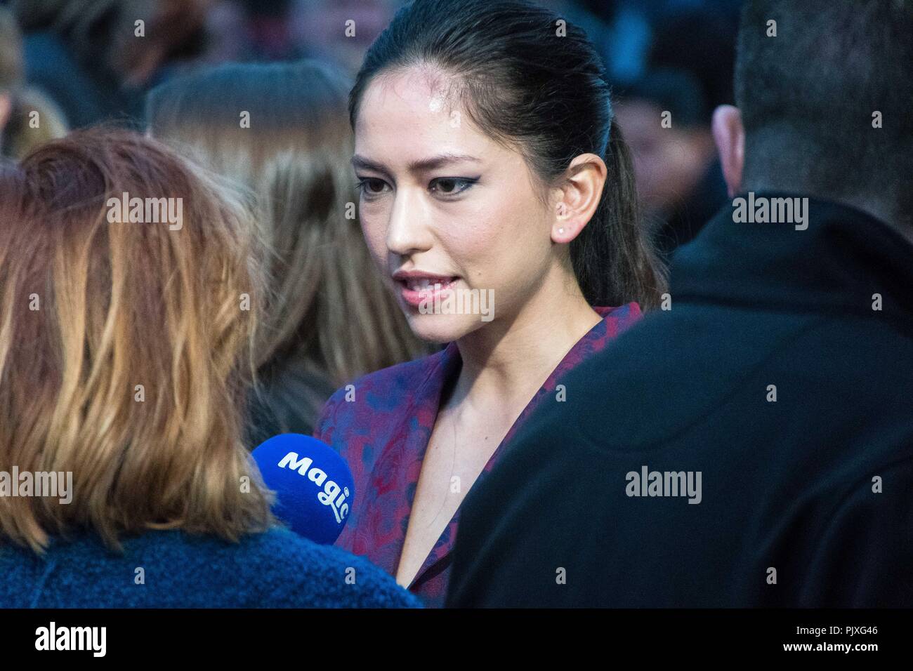Actress Sonoya Mizuno speaks to the media on the red carpet of his film 'La  La Land' at the Odeon Theatre at Leichester Square Stock Photo - Alamy