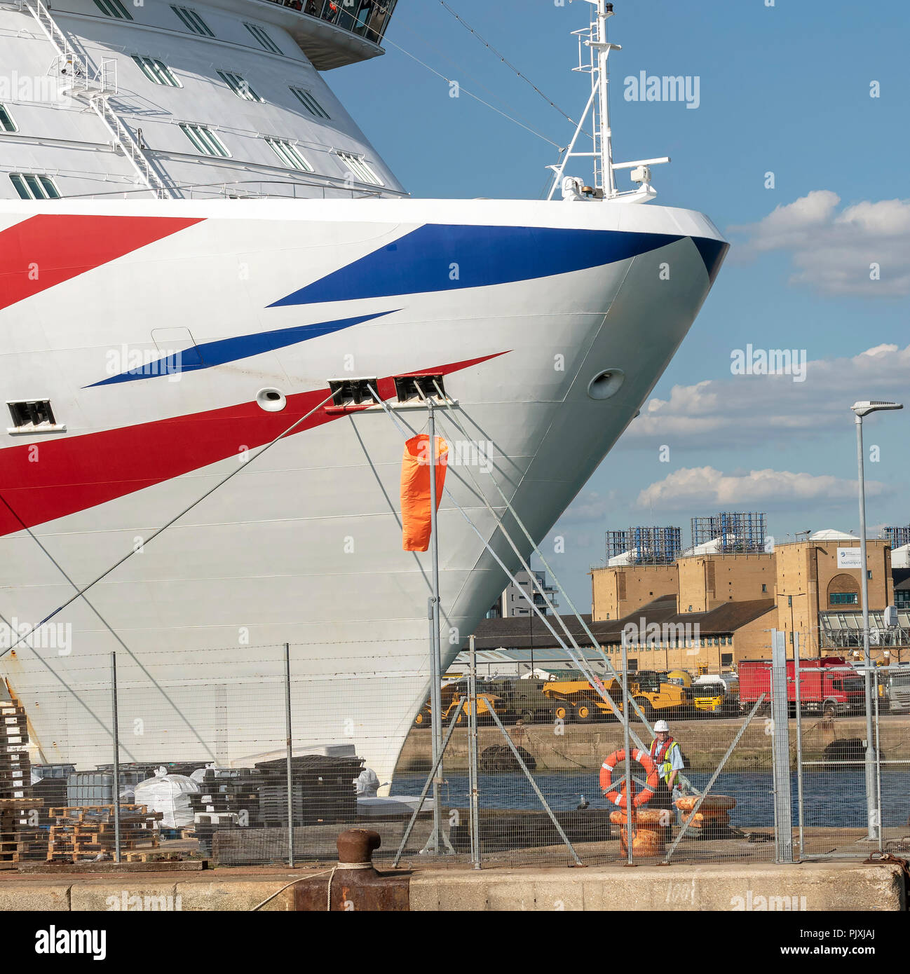 Mooring Lines High Resolution Stock Photography and Images Alamy