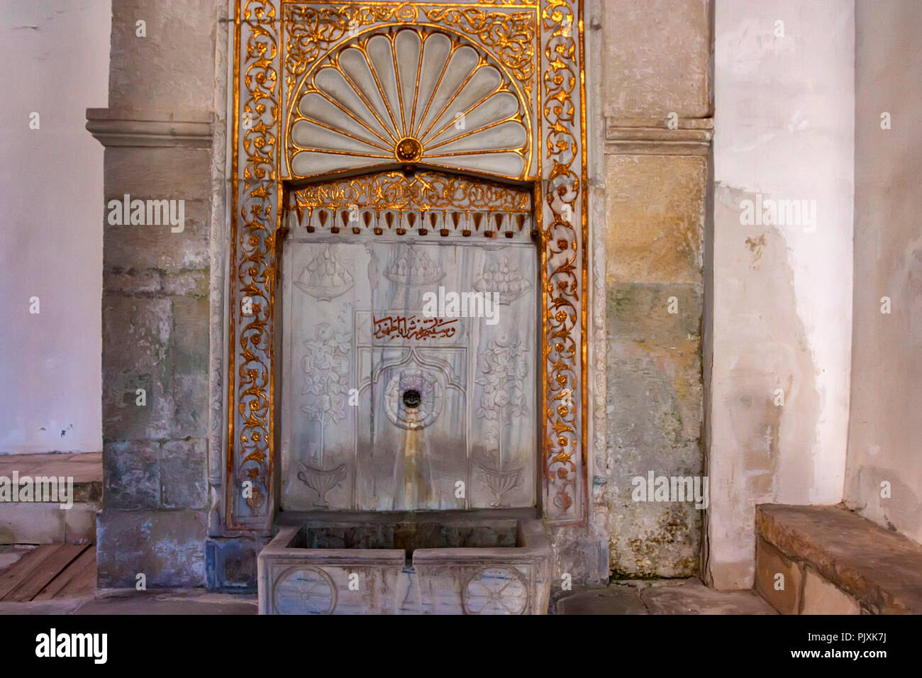 The fountain of tears in Bakhchisaray Palace, Crimea Stock Photo - Alamy