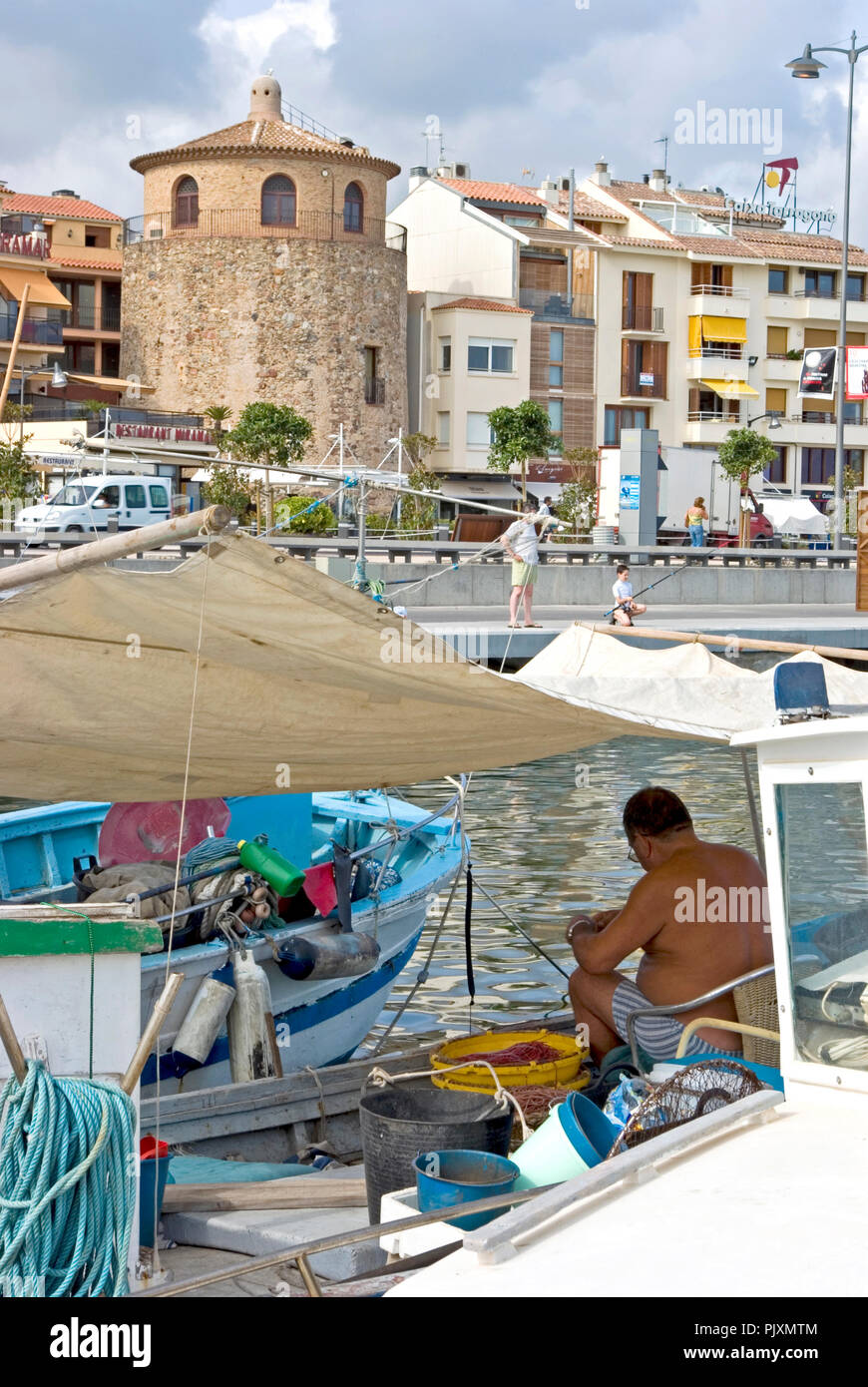 puerto-pesquero-fishing-port-cambrils-spain-stock-photo-alamy