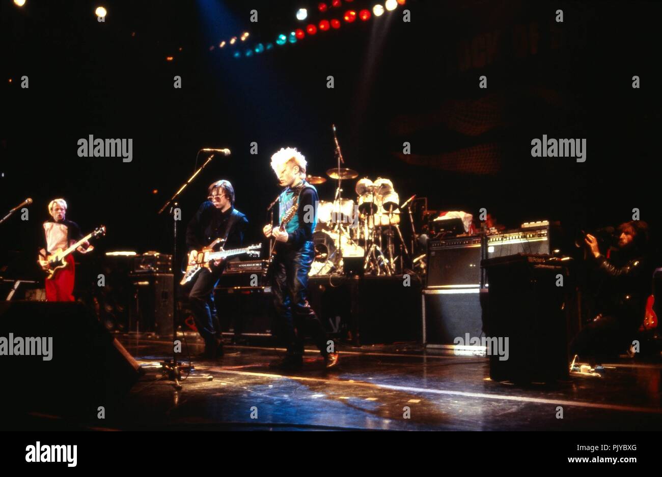 "A Flock of Seagulls", britische New Wave Band, bein einem Konzert in