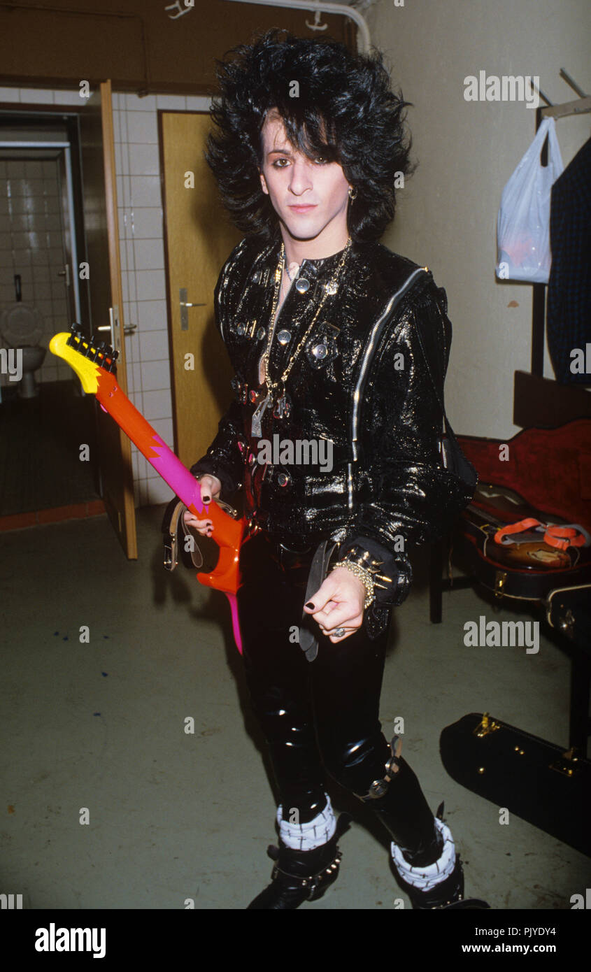 Billy Idol (Steve Stevens) on 01.11.1984 in Dortmund. | usage worldwide  Stock Photo - Alamy