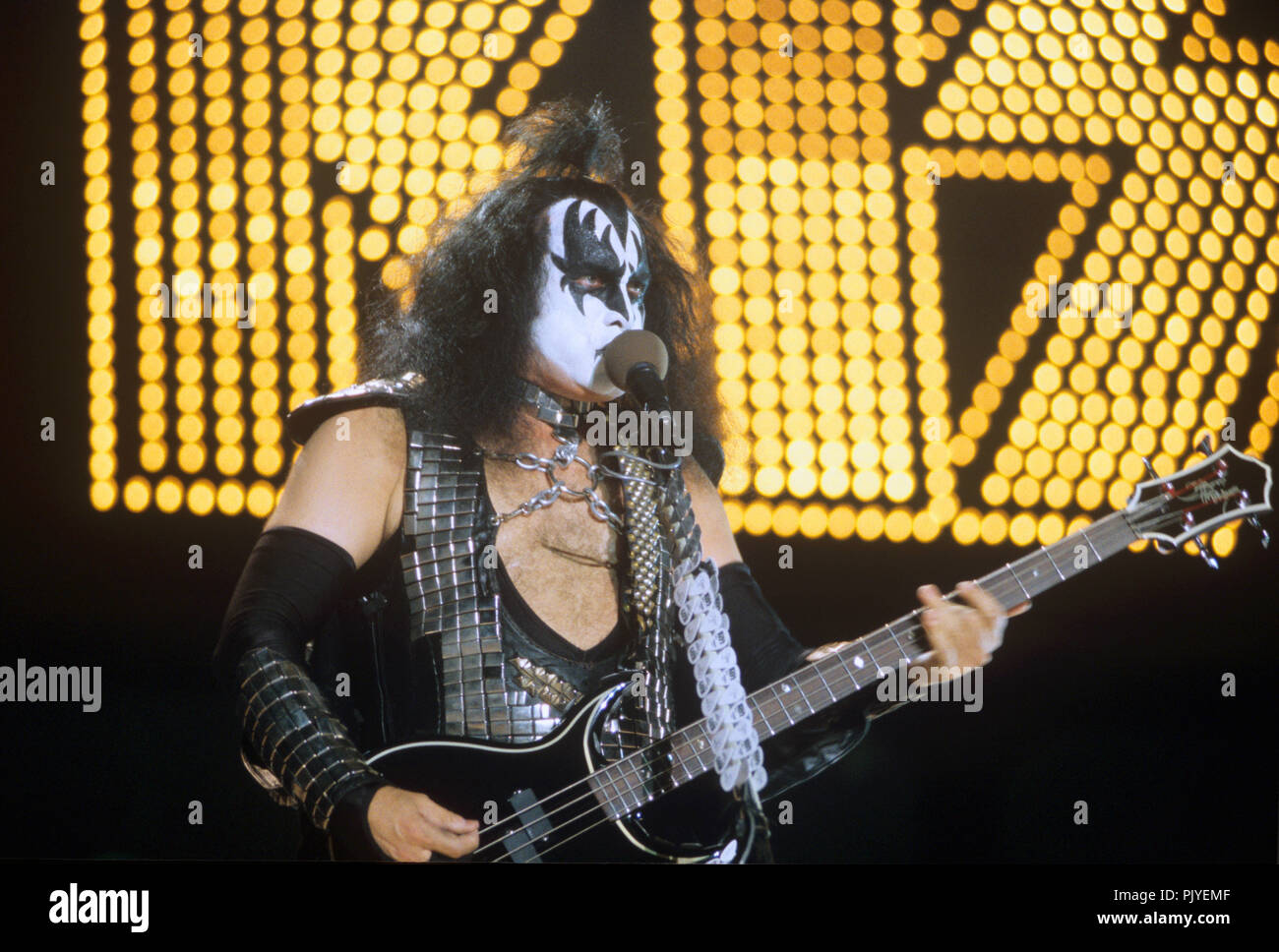 洋楽 KISS GENE SIMMONS 41k0KZe7pdL._UF1000,1000_QL80_.jpg