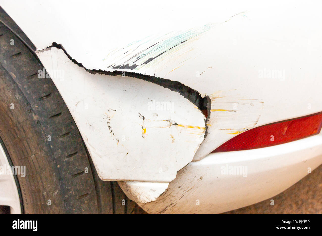 Car fender side damage hires stock photography and images Alamy