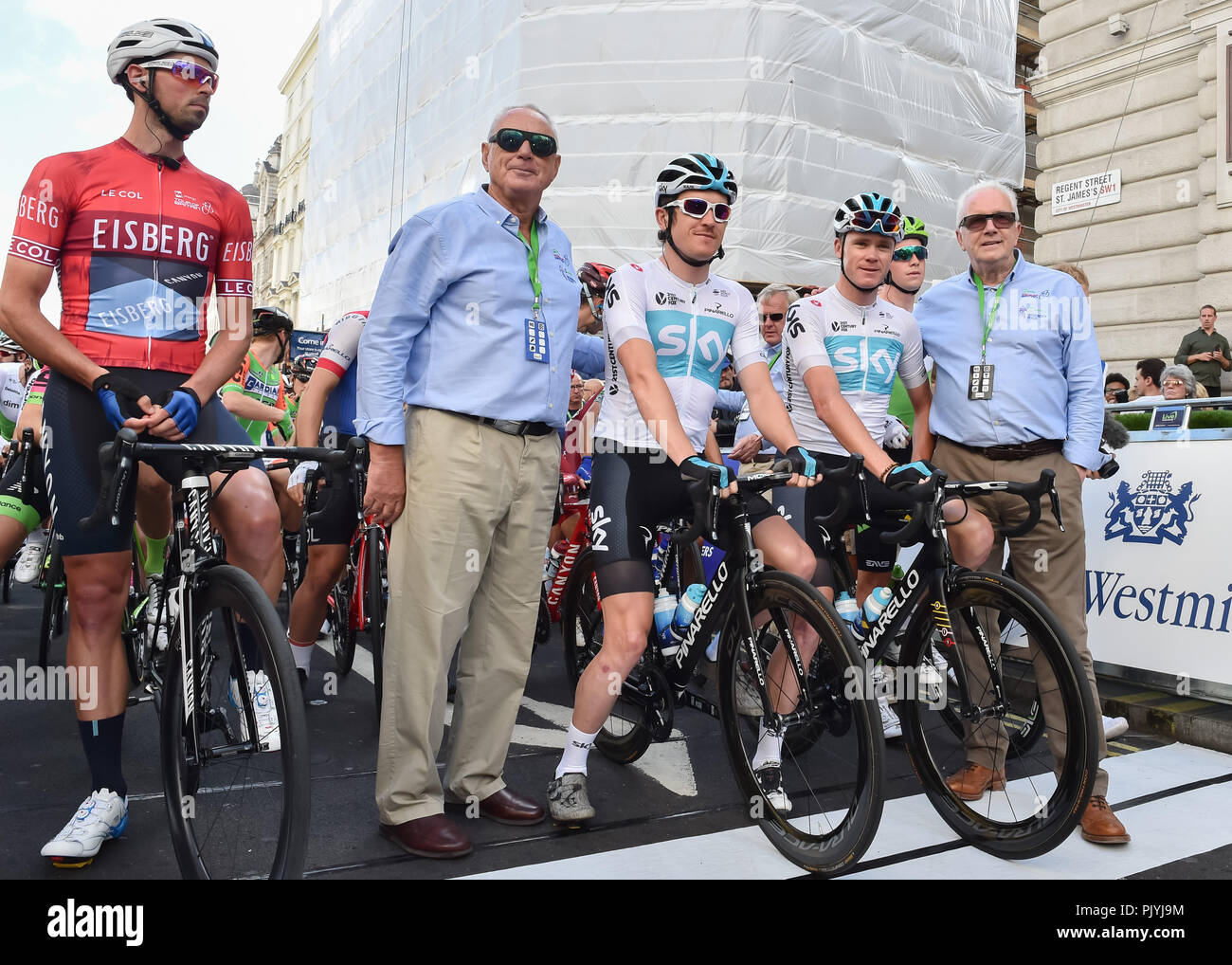 London, UK. 09th Sep, 2018. Gearing Thomas and Christopher Froome of Team Sky (centre) with the race officials at the Start during 2018 OVO Energy Tour of Britain - Stage Eight: The London Stage on Sunday, September 09, 2018, LONDON ENGLAND: Credit: Taka Wu/Alamy Live News Stock Photo