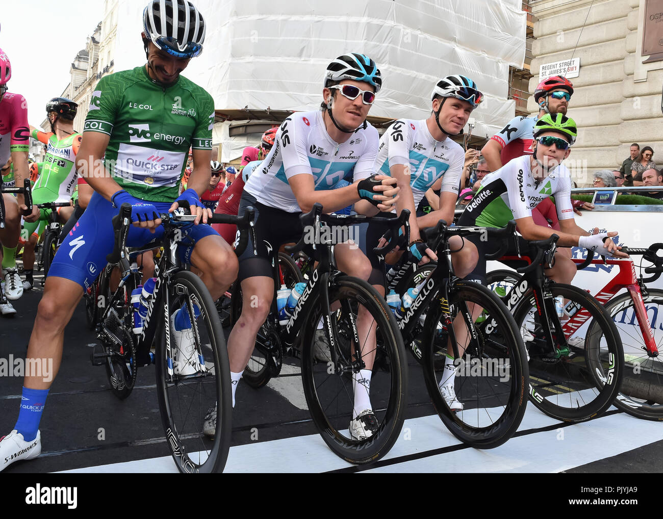 London, UK. 09th Sep, 2018. Gearing Thomas and Christopher Froome of Team Sky (centre) with the race officials at the Start during 2018 OVO Energy Tour of Britain - Stage Eight: The London Stage on Sunday, September 09, 2018, LONDON ENGLAND: Credit: Taka Wu/Alamy Live News Stock Photo