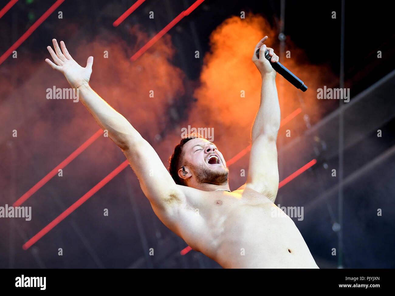 Dan Reynolds of the american alternative rock band <b>Imagine</b> <b>Dragons</b> performi...