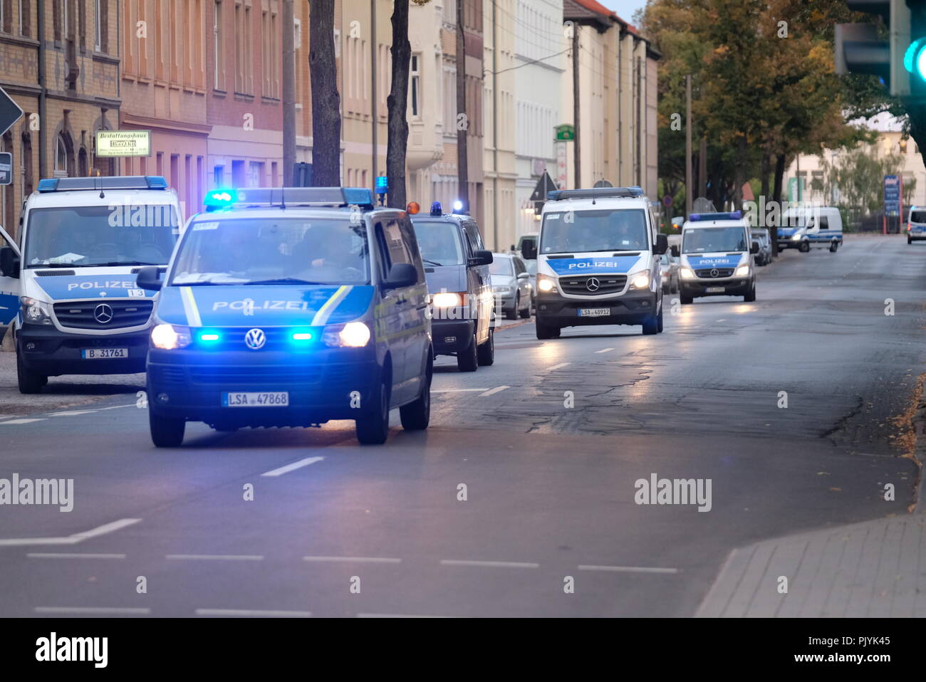 Koethen, Germany. 09th Sep, 2018. 09 September 2018, Germany, Koethen:  Police vehicles drive through the city centre with flashing lights after a  22-year-old man was killed in a dispute between two groups