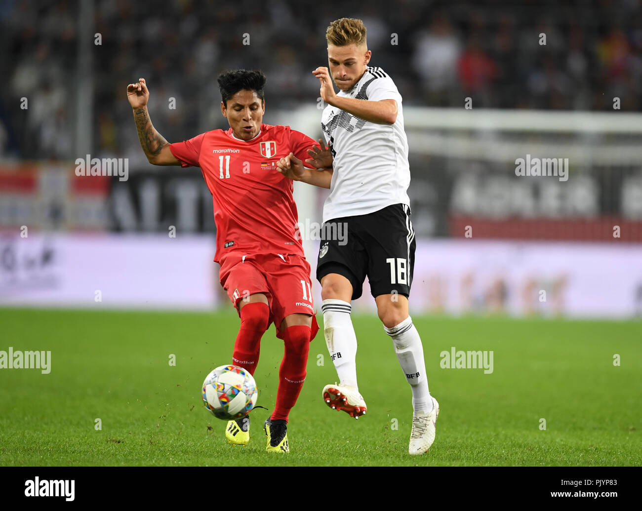 Sinsheim, Deutschland. 09th Sep, 2018. Raul Ruidiaz from Peru (l) versus Joshua Kimmich from Germany GES/Football/Friendlies: Germany - Peru, 09.09.2018 Football/Soccer: Friendly match: Germany vs Peru, Sinsheim, September 9, 2018 | usage worldwide Credit: dpa/Alamy Live News Stock Photo