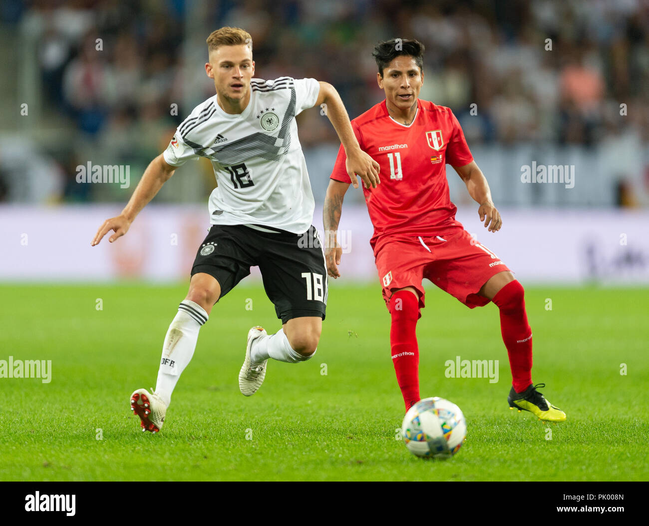 Sinsheim, Germany. 09th Sep, 2018. 09.09.2018, Baden-Württemberg, Sinsheim: Soccer Friendly match: Germany - Peru in the Wirsol Rhein-Neckar-Arena: Joshua Kimmich (l) from Germany and Raul Ruidiaz from Peru. Credit: Daniel Maurer/dpa/Alamy Live News Stock Photo