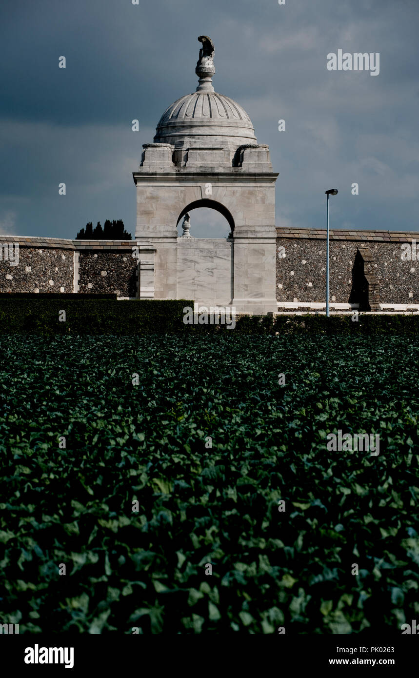 The Tyne Cot Cemetery in Zonnebeke, Ypres Salient Battlefields, the resting place of 11,954 soldiers of the Commonwealth Forces (Belgium, 10/07/2009) Stock Photo