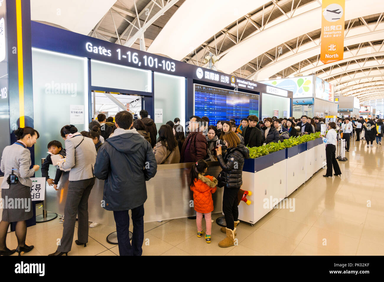 Queuing passengers hi-res stock photography and images - Alamy