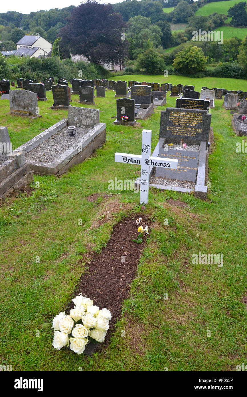 Dylan Thomas's grave at Saint Martin's Church, Laugharne, Dyfed, Wales, uk Stock Photo