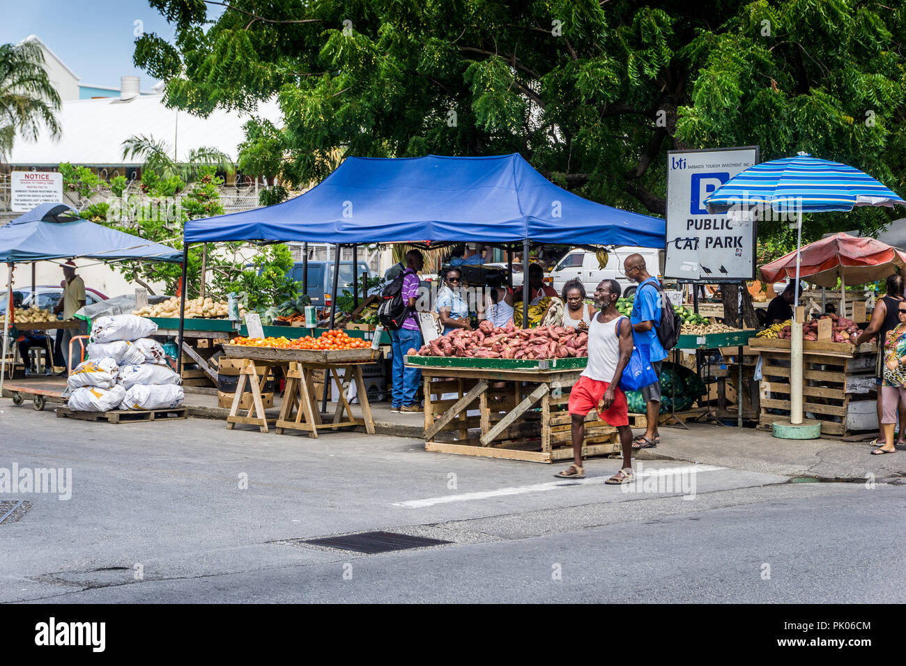 Market stalls and traders on Cheapside road near the old town hall, Old Town, Bridgtown, Barbados Stock Photo