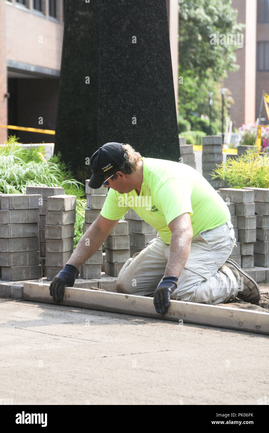 Leveling a concrete walkway Stock Photo Alamy
