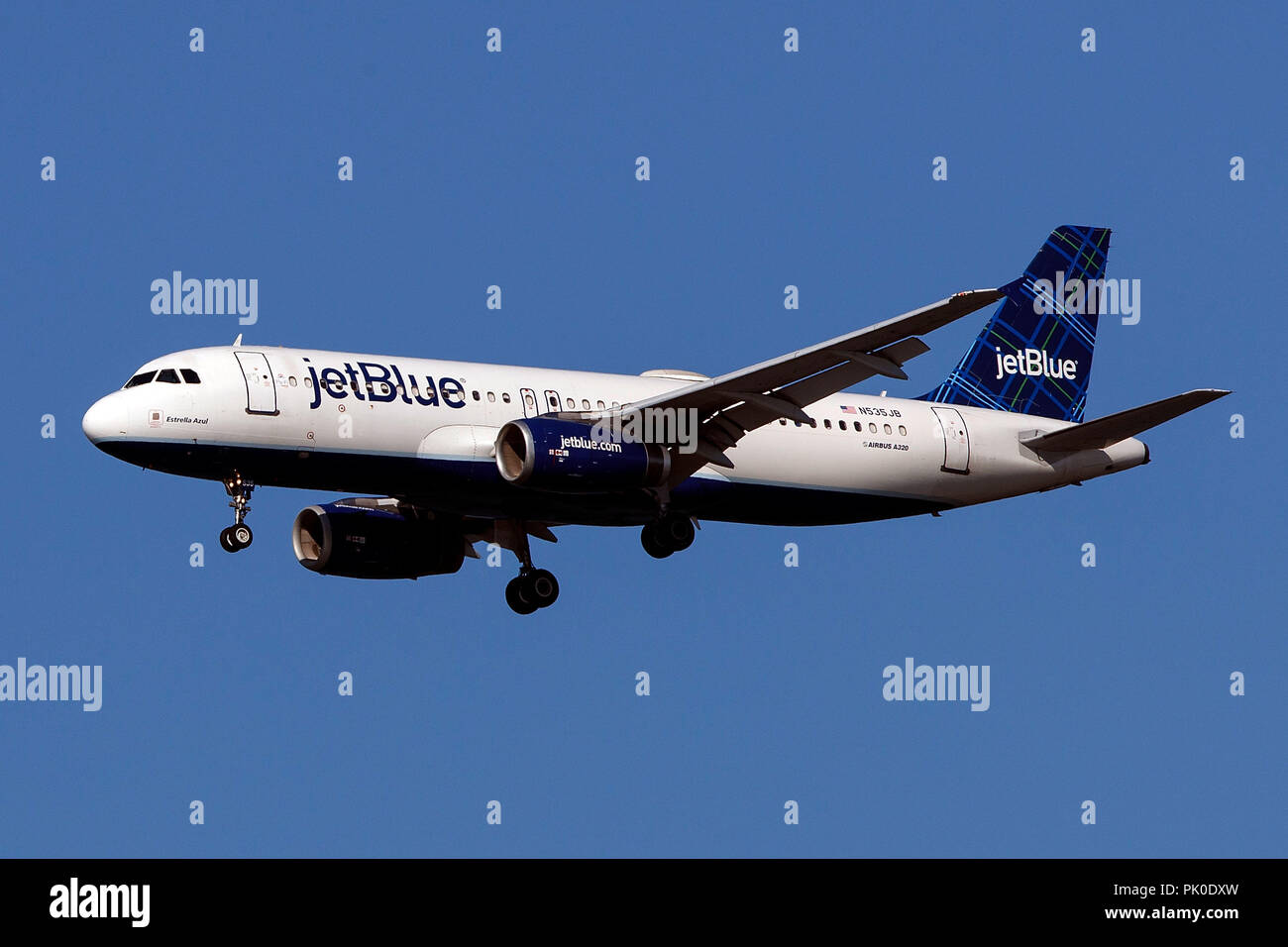 Airbus A320-232 (N535JB) operated by Jetblue Airways on approach to San Francisco International Airport (KSFO), San Francisco, California, United States of America Stock Photo