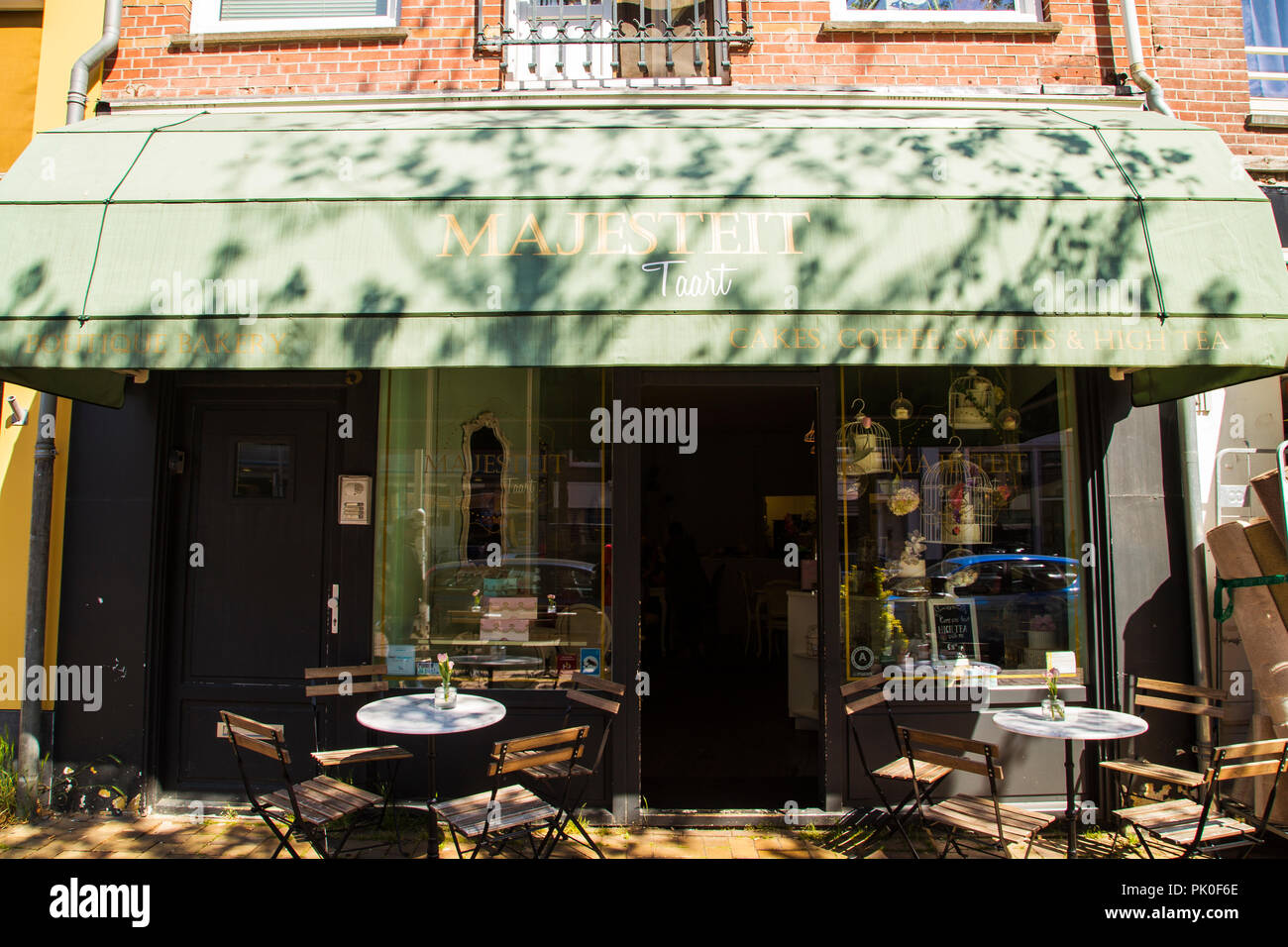 Exterior of Majesteit Taart, a bakery in the Javastraat in Amsterdam