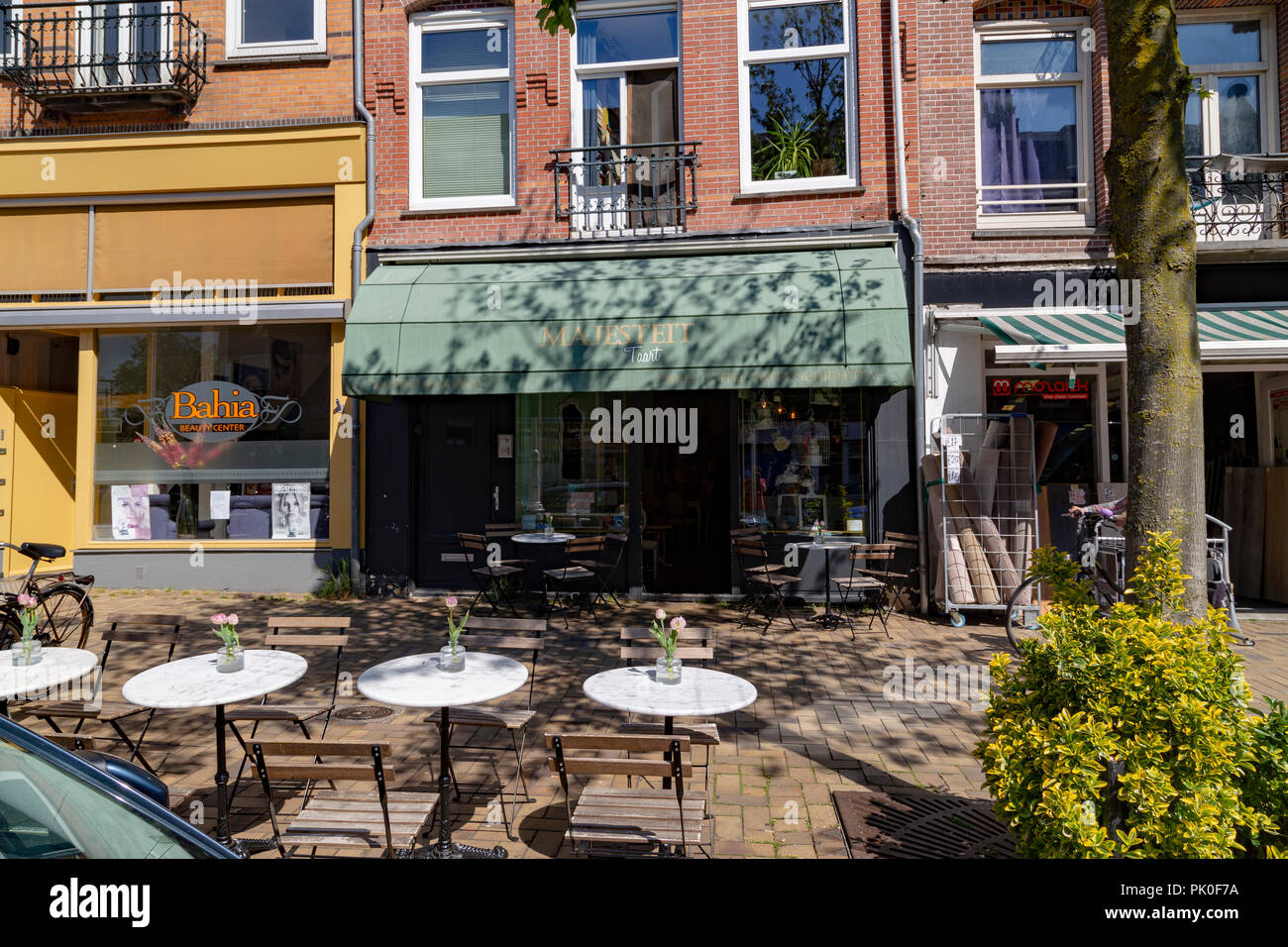 Exterior of Majesteit Taart, a bakery in the Javastraat in Amsterdam