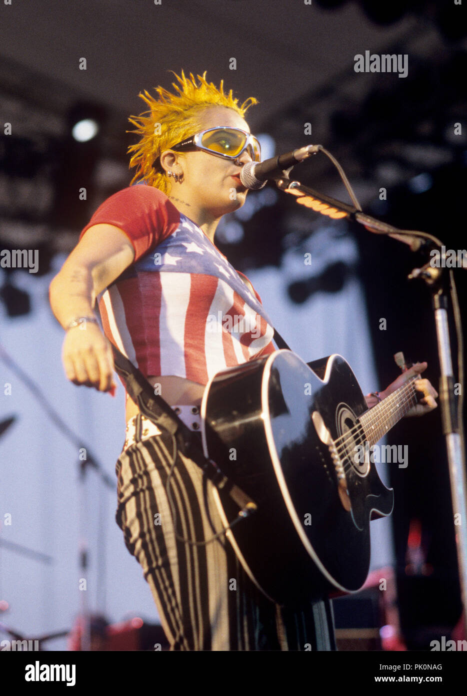 Linda Perry (4 Non Blondes) on 01.07.1994 in Memmingen. | usage