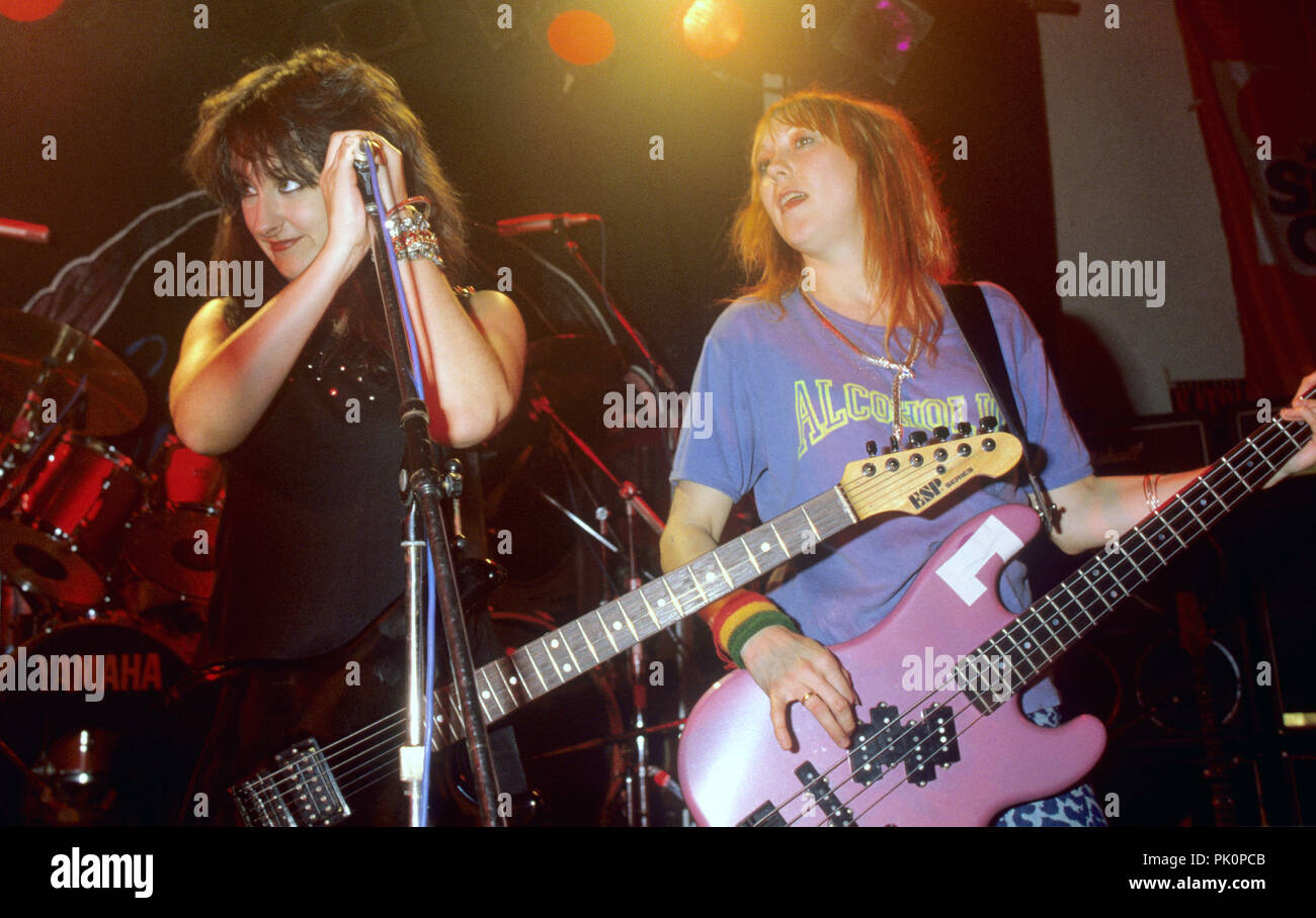 v.l. Kim McAuliffe, Gil Weston (Girlschool) on 09.10.1986 in München / Munich. | usage worldwide Stock Photo