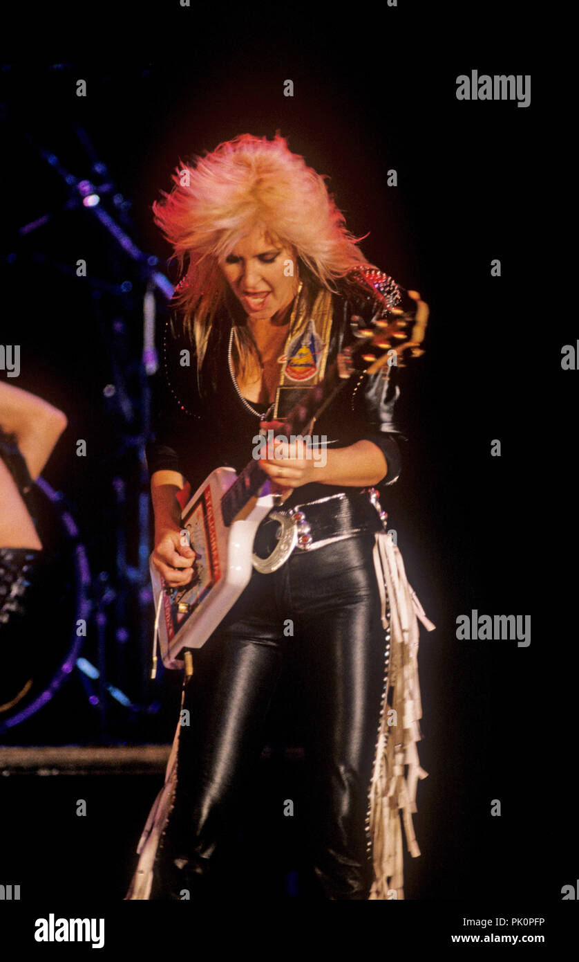 Lita Ford on 04.11.1988 in Stuttgart. | usage worldwide