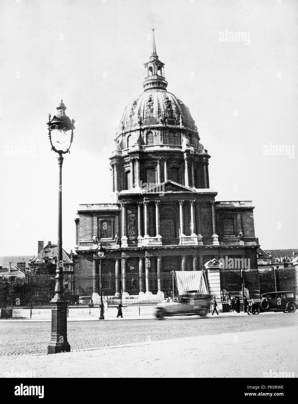 Paris, France, 1931. Les Invalides, commonly known as Hôtel national des Invalides (The National Residence of the Invalids), or also as Hôtel des Invalides, is a complex of buildings in the 7th arrondissement of Paris, France, containing museums and monuments, all relating to the military history of France, as well as a hospital and a retirement home for war veterans, the building's original purpose. Stock Photo