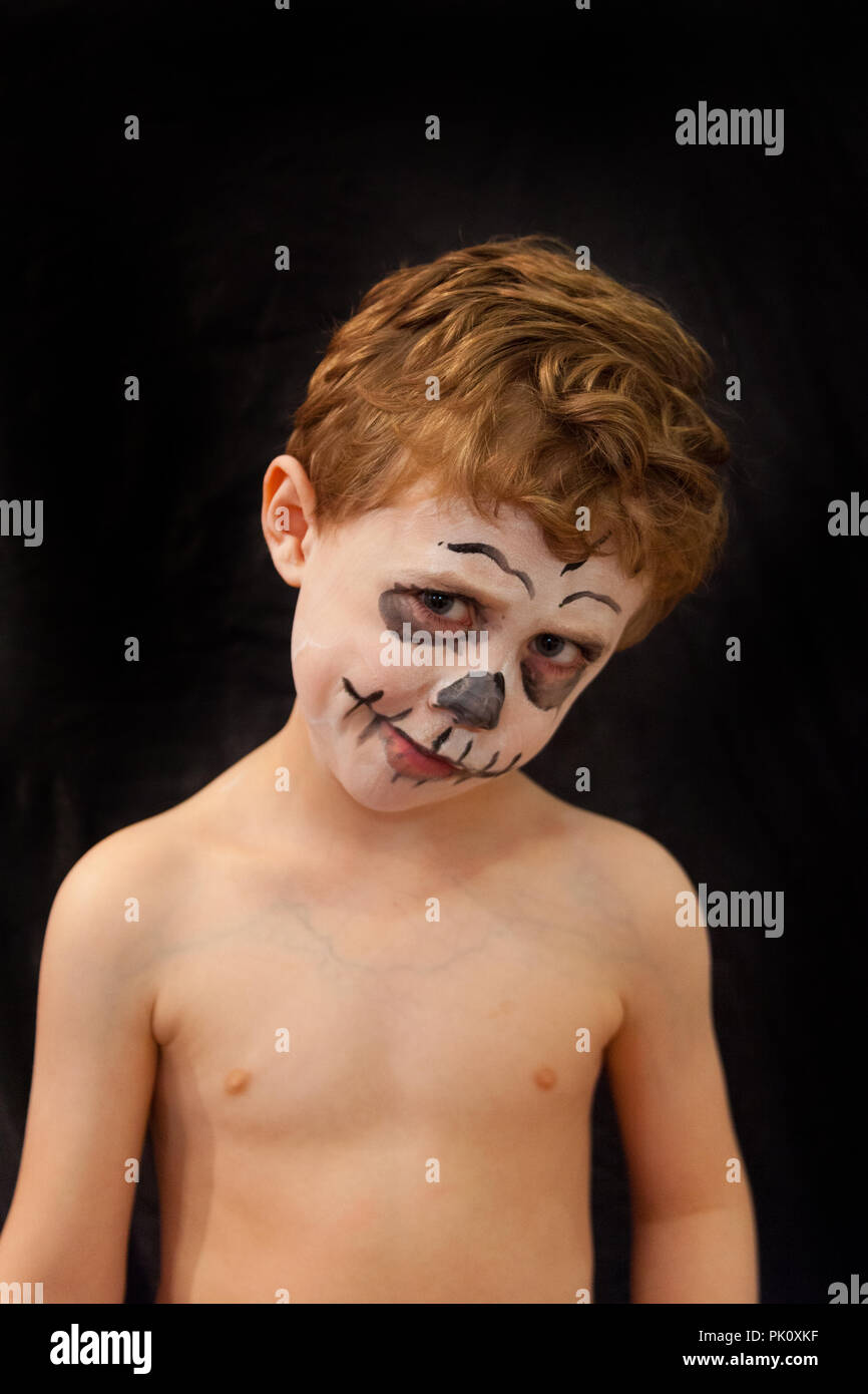 Skeleton face paint hires stock photography and images Alamy