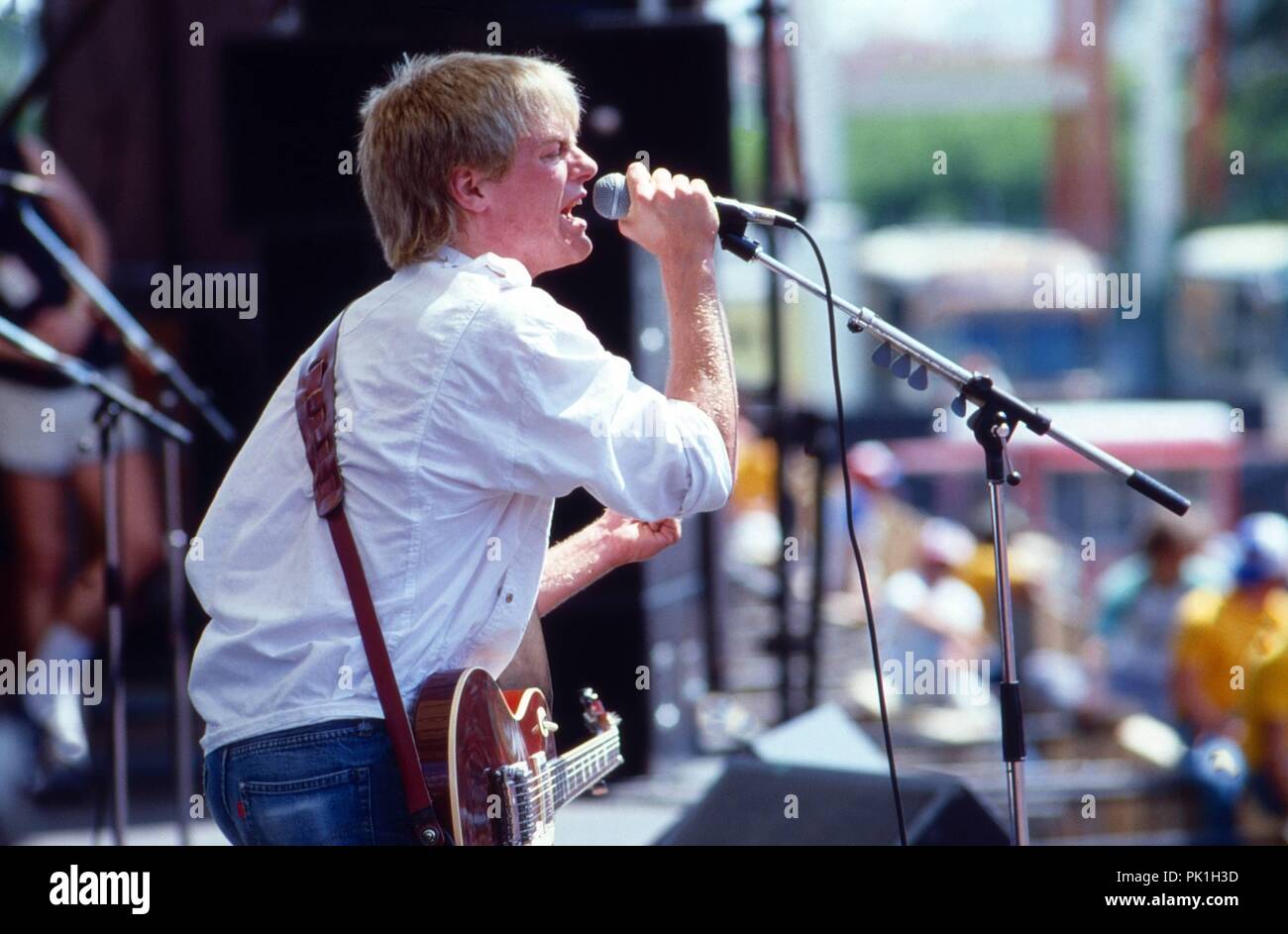 Bryan Adams, kanadischer Rocksänger und Gitarrist bei einem Konzert in