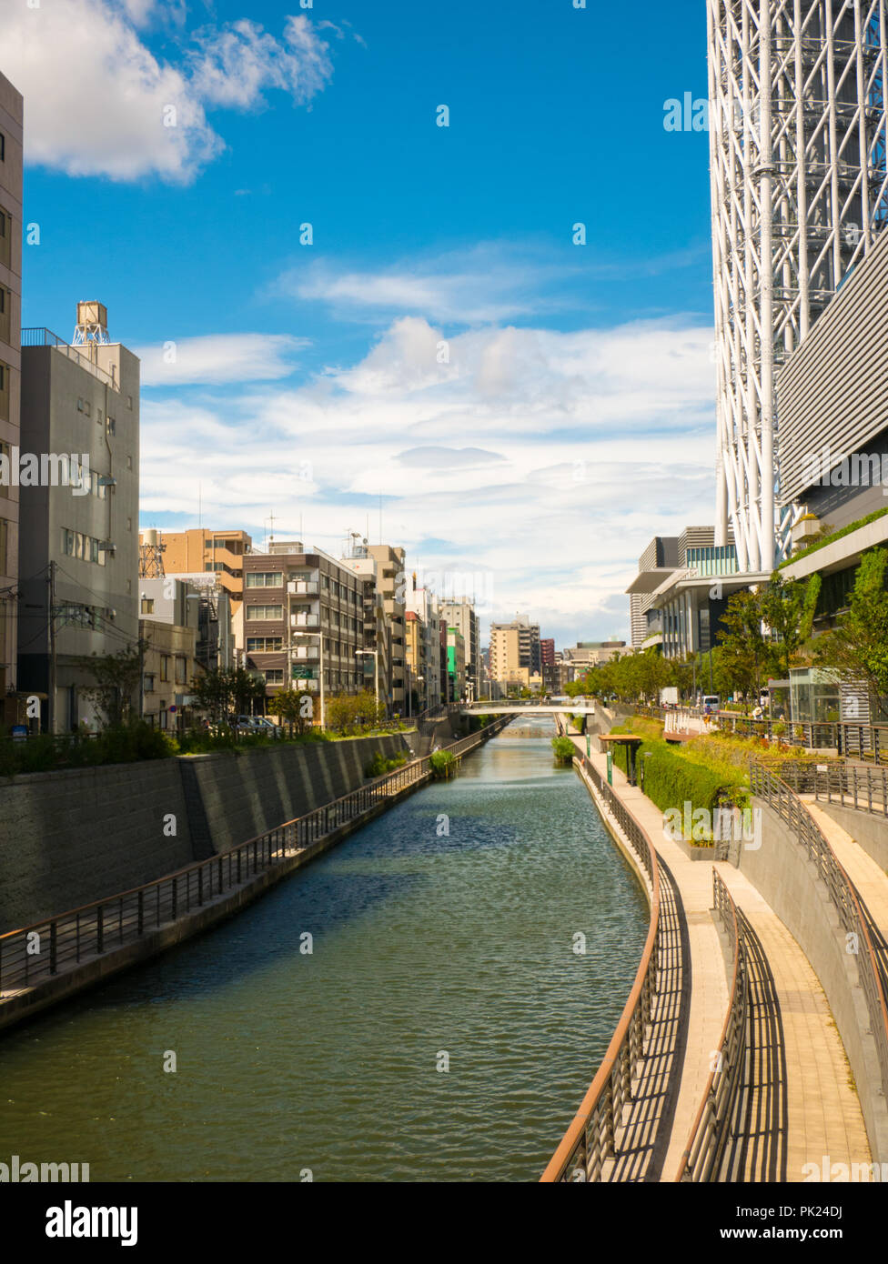 Hot summer day in tokyo hi-res stock photography and images - Alamy