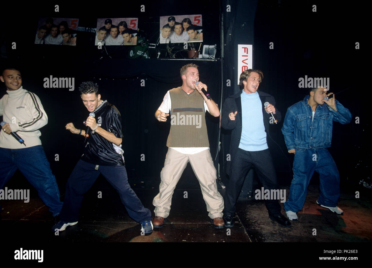 Five (l-r): Sean Conlon, Scott Robinson, Jason ‘J’ Brown, Ritchie Neville, Abs Breen on 15.12.1998 in München / Munich. | usage worldwide Stock Photo