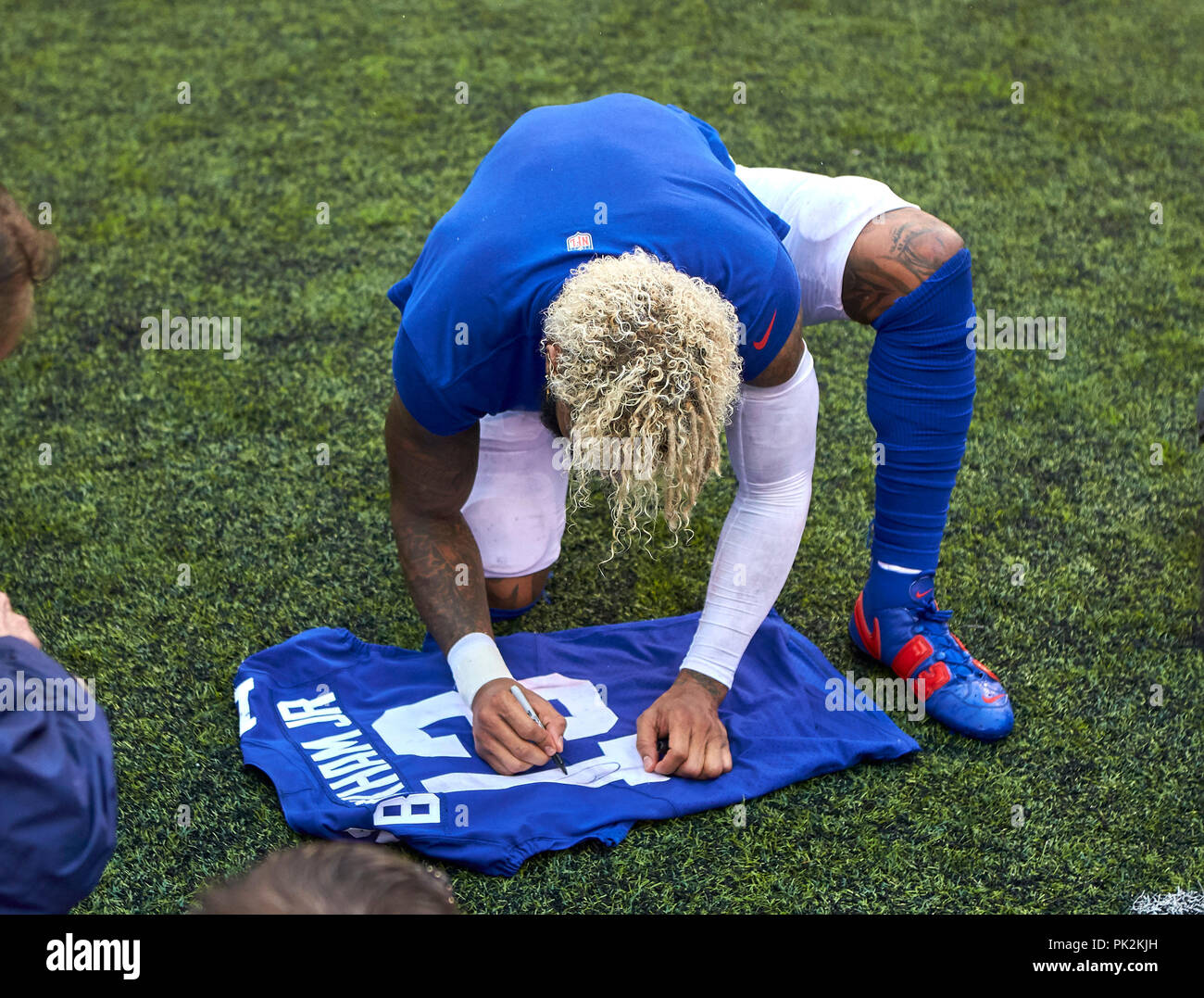 East Rutherford, New Jersey, USA. 9th Sep, 2018. New York Giants wide  receiver Odell Beckham (13) and Jacksonville Jaguars cornerback Jalen Ramsey  (20) swap jerseys after a NFL game between the Jacksonville