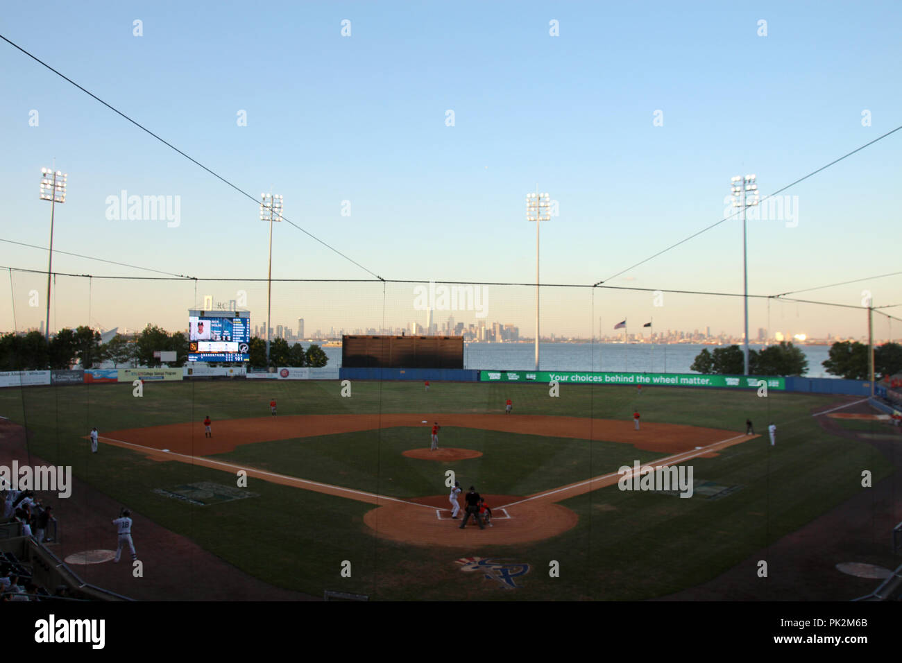 New York, USA. 24th Aug, 2016. 24.08.2016, USA, New York: View from Staten Island to Manhattan with the baseball stadium in the foreground. (to dpa: "'Fifth and Forgotten': The turnaround for New York's Staten Island" from 11.09.2018) Credit: Christina Horsten/dpa/Alamy Live News Stock Photo
