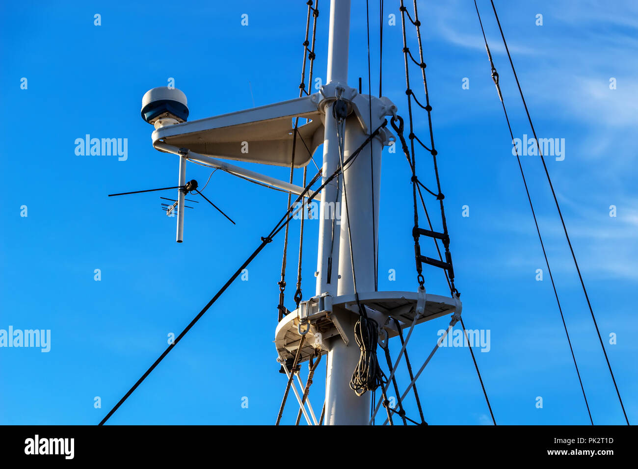 Mast of the ship against the blue sky Stock Photo - Alamy