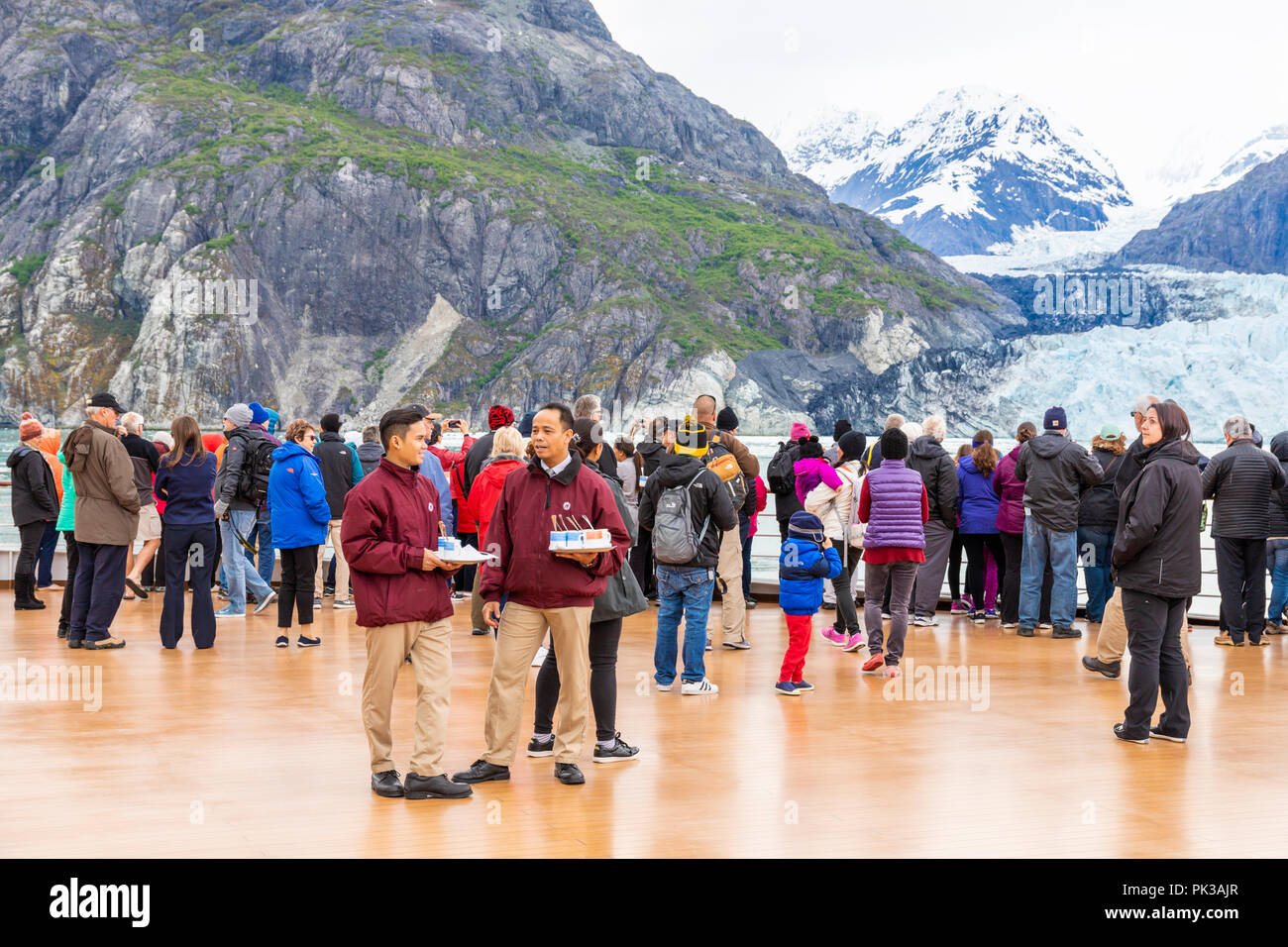 Stewards serving hot soup to passengers on board Holland America Line Cruises 'Nieuw Amsterdam' enjoying a close view of the Margerie Glacier in the T Stock Photo