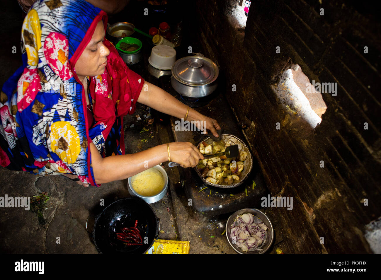 Slum Bangladesh High Resolution Stock Photography and Images - Alamy