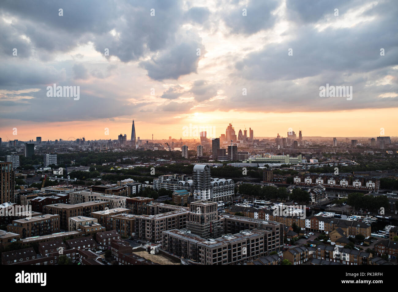 London skyline night rooftop hi-res stock photography and images - Alamy