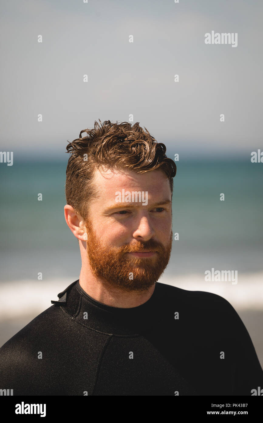 Man beard standing on beach hi-res stock photography and images - Alamy