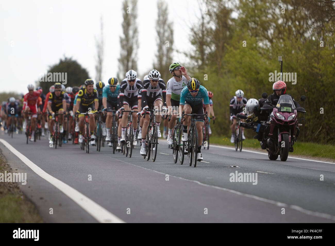 The main peloton of cyclists racing in The Tour de Yorkshire 2018 heading out of Holme upon Spadling Moor Stock Photo