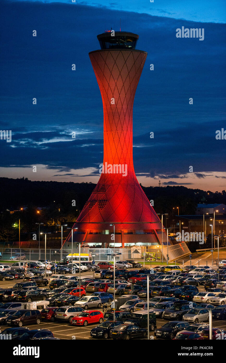 Edinburgh Airport tower lit Gold for the start of the Ryder Cup Stock Photo