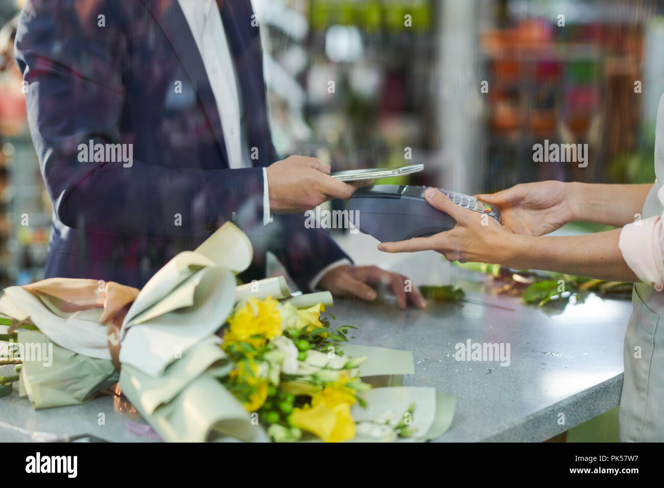 Client using phone contactless payment hi res stock photography and Client using phone contactless payment hi res stock photography and