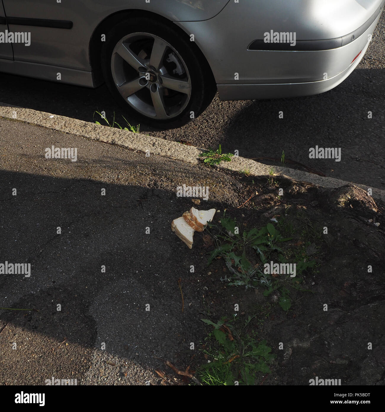 Litter & rubbish left on the street Stock Photo - Alamy