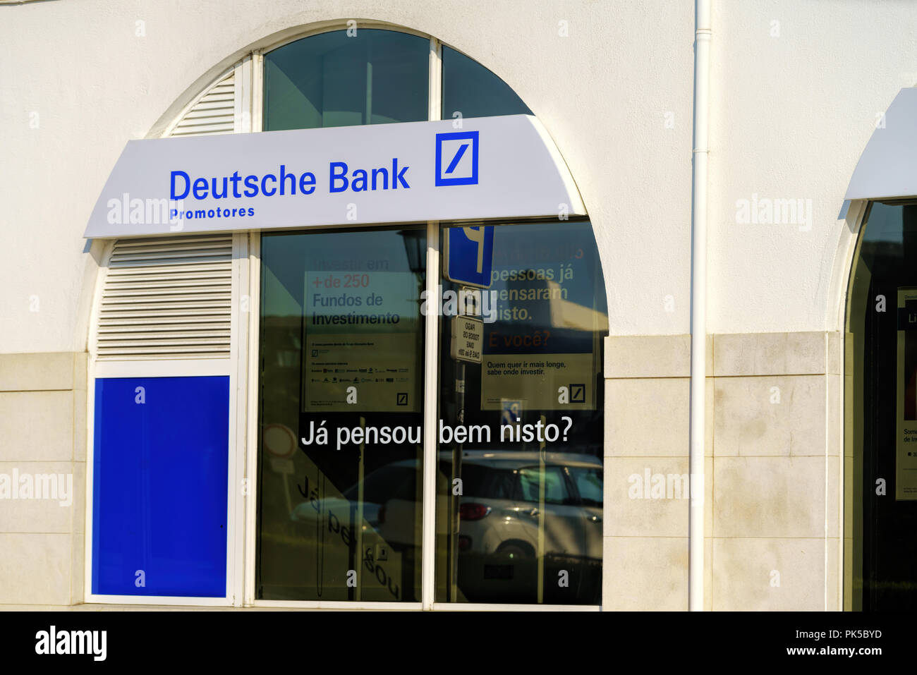 Deutsche Bank company logo. Deutsche Bank is a German global banking Stock  Photo - Alamy