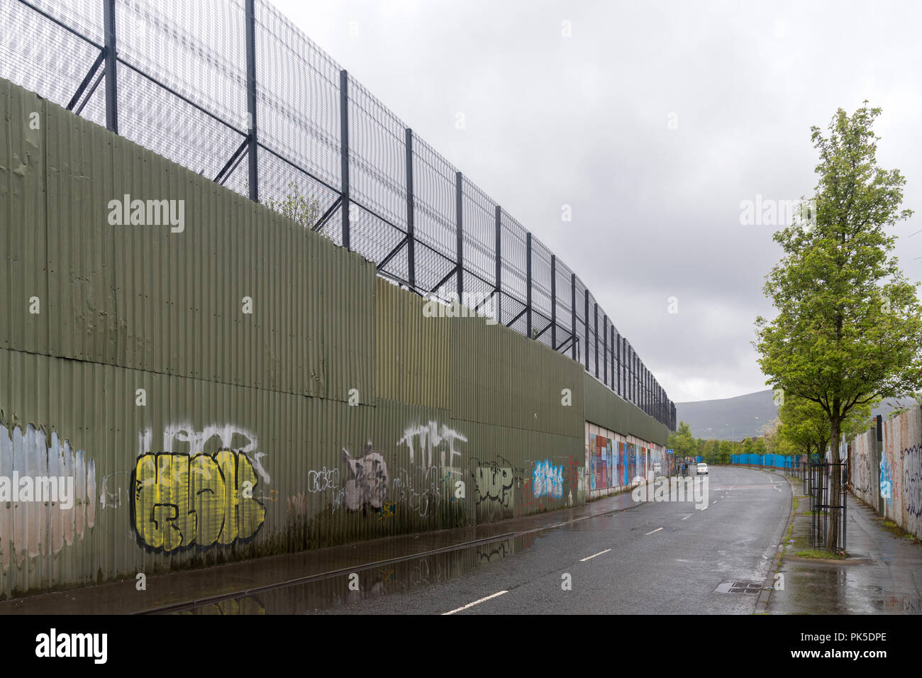 The Peace wall in West Belfast, Northern Ireland Stock Photo Alamy