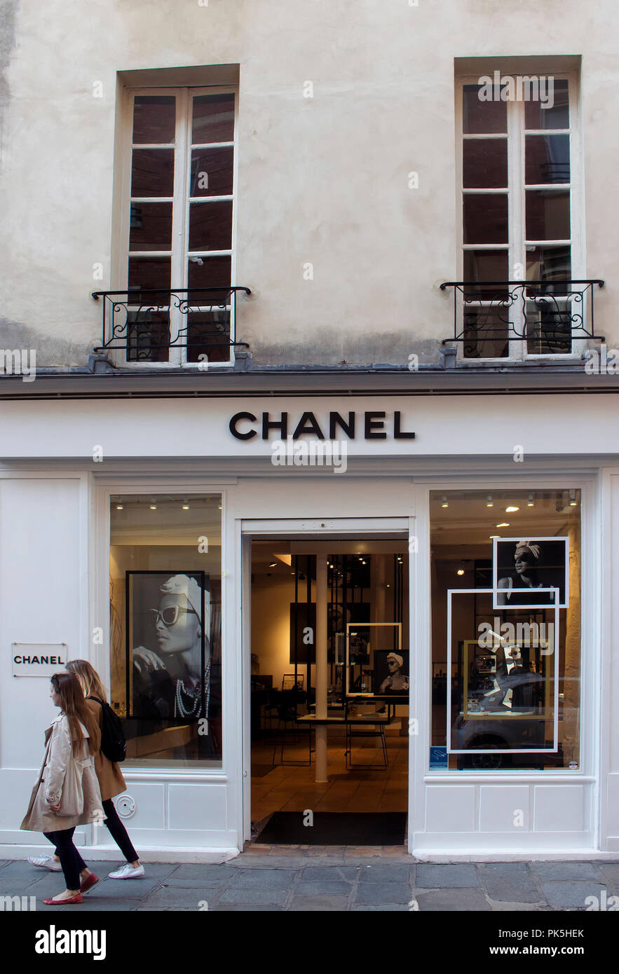 Chanel's Luxury Pop-Up Store in Saint-Tropez